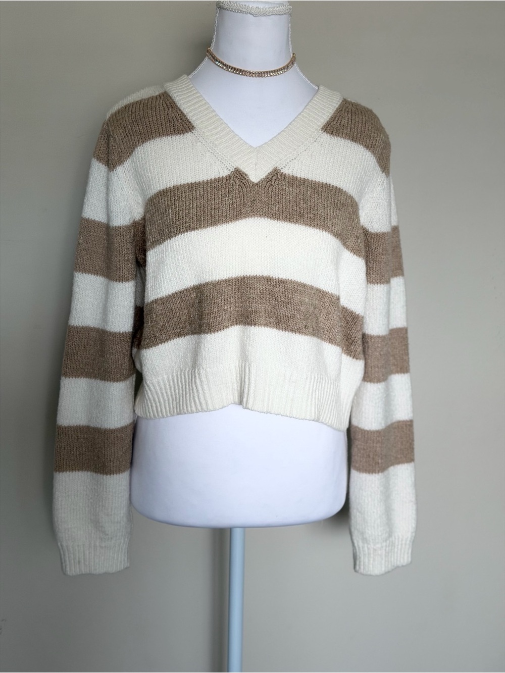 Striped Cropped V-Neck Sweater Neutral Beige Cream Cozy Knit Size M